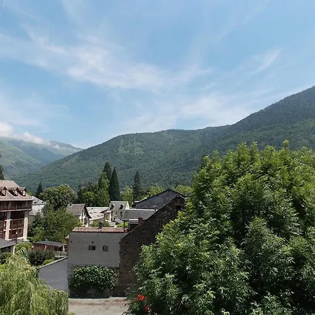 Dans De Luchon Apartment *
